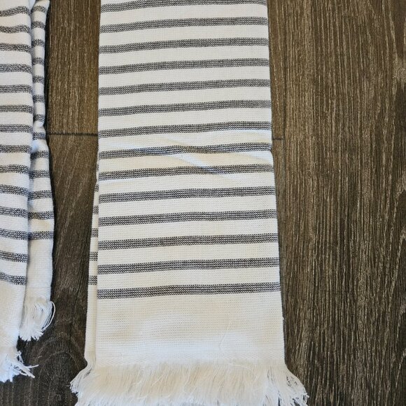 Hearth and Hand Towels Hand Towels - Picture 4 of 5